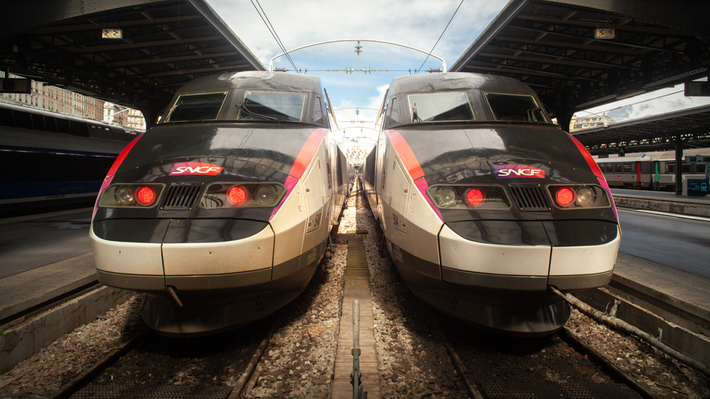 deux TGV en gare